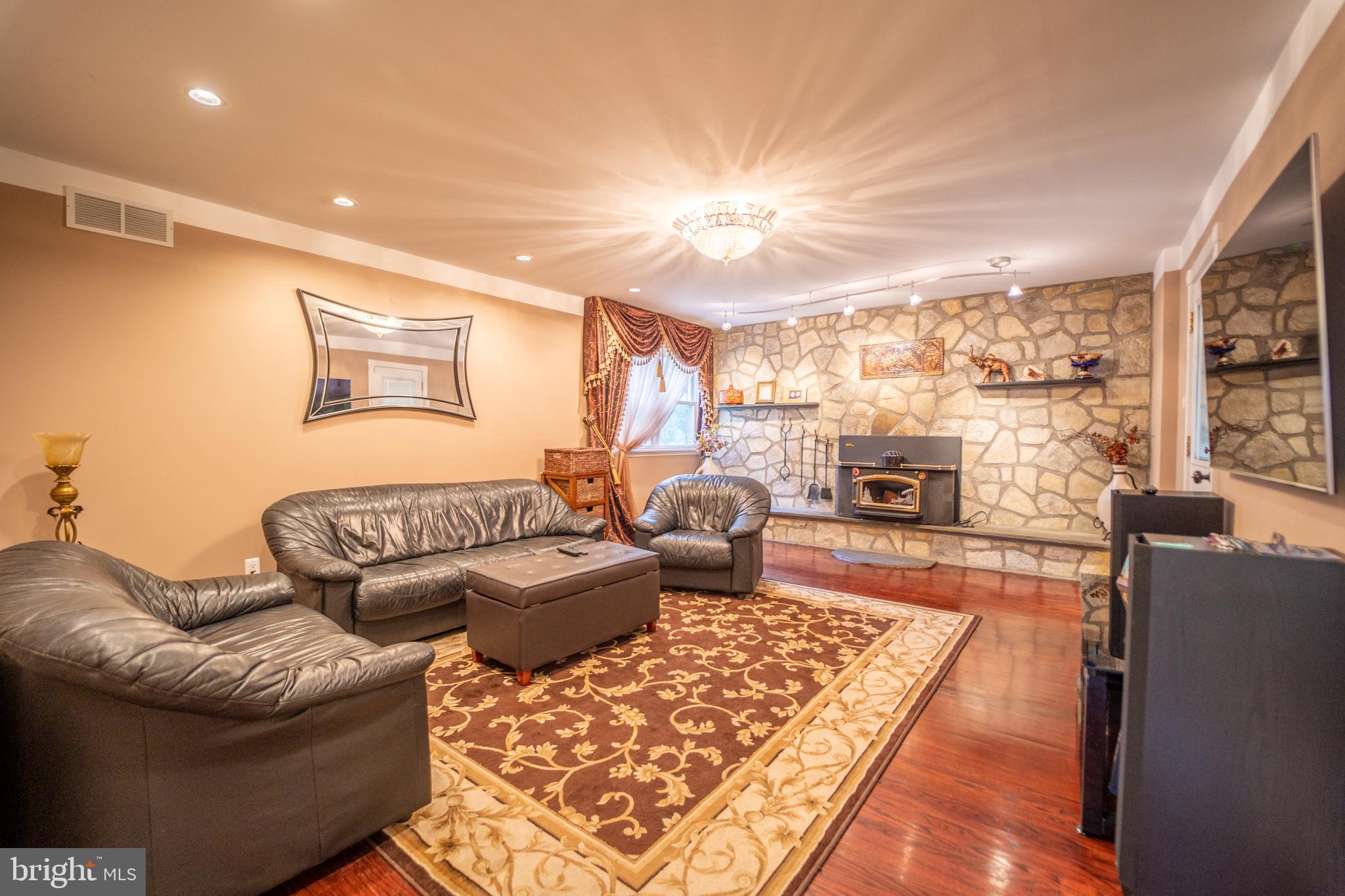 3621 Spring Run Road Huntingdon Valley, PA 19006 - Photo 10 of 30 Gallery Image 10