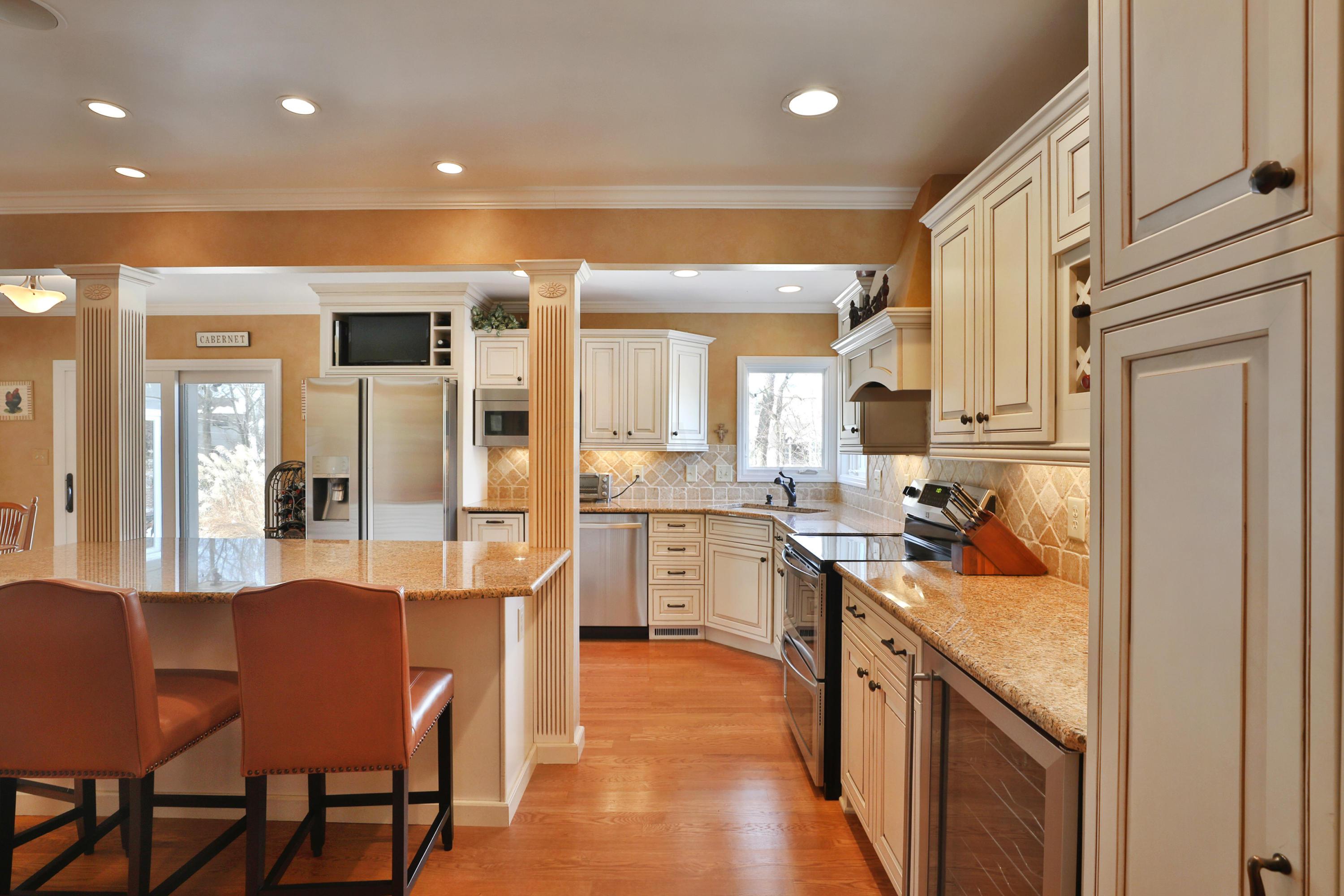 4051 Longhill Road Columbus, OH 43220 - Photo 12 of 66
