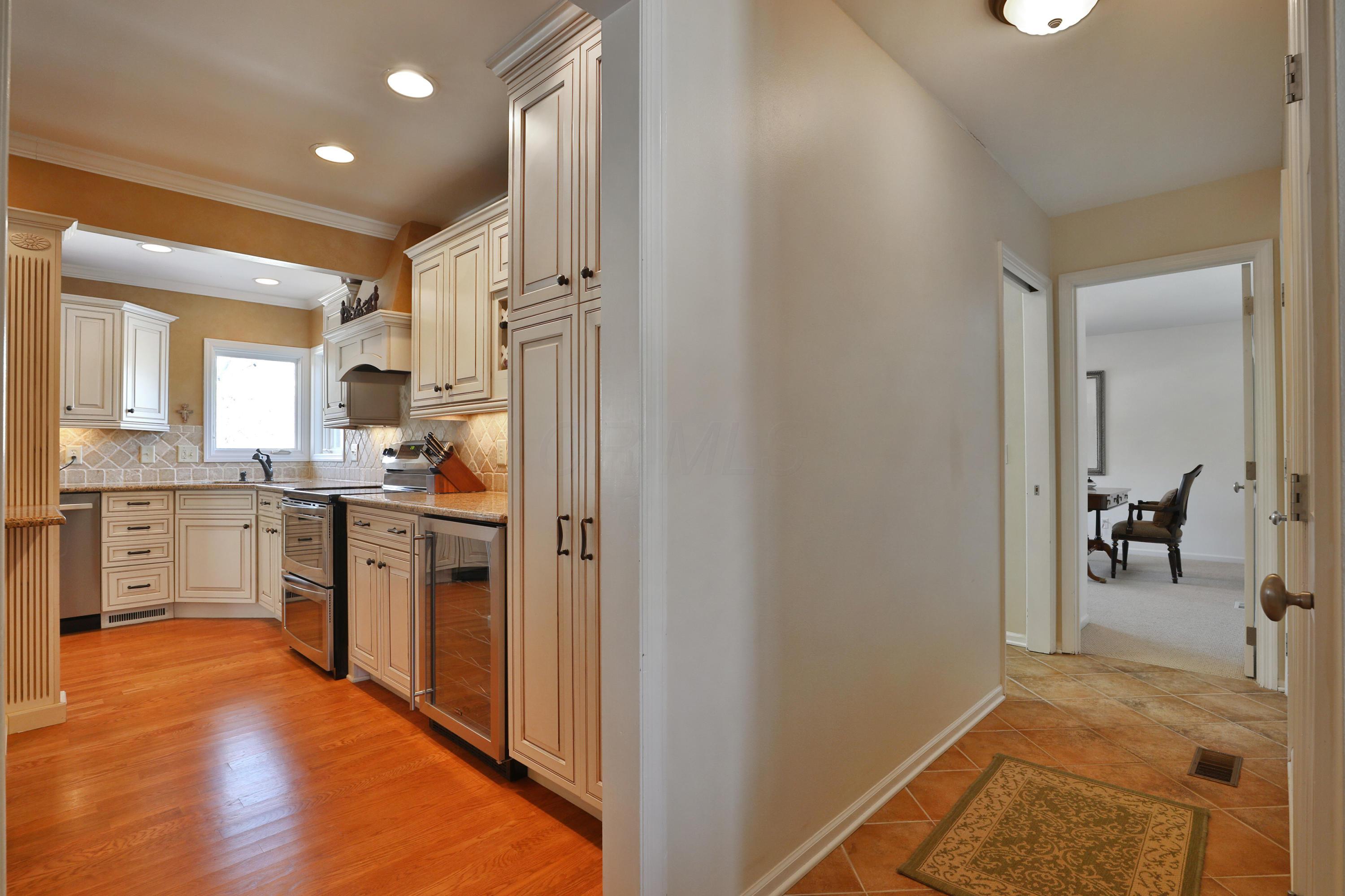 4051 Longhill Road Columbus, OH 43220 - Photo 27 of 66