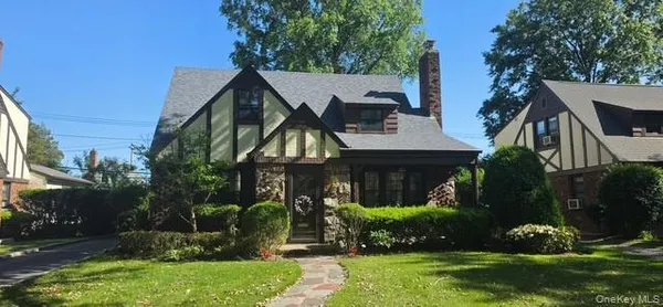 $1,388,000 | 96 Meadow Street, Garden City, NY 11530
