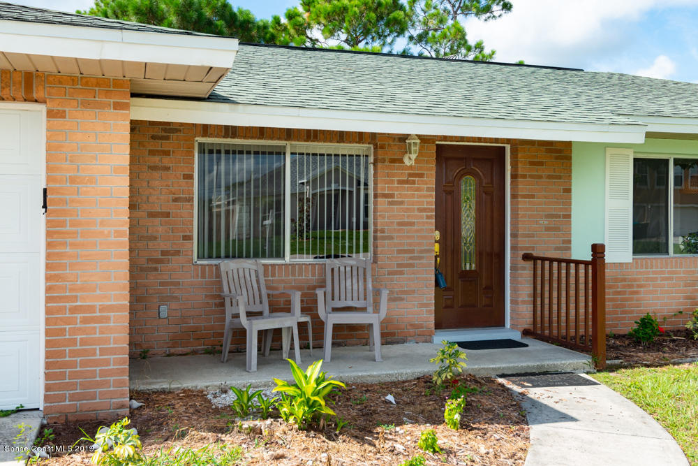 464 Crystal Mist Road Northwest Palm Bay, FL 32907 - Photo 5 of 29 medium-9