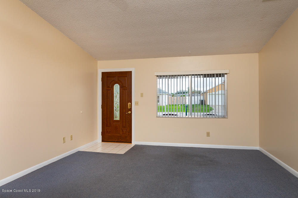 464 Crystal Mist Road Northwest Palm Bay, FL 32907 - Photo 6 of 29 medium-10