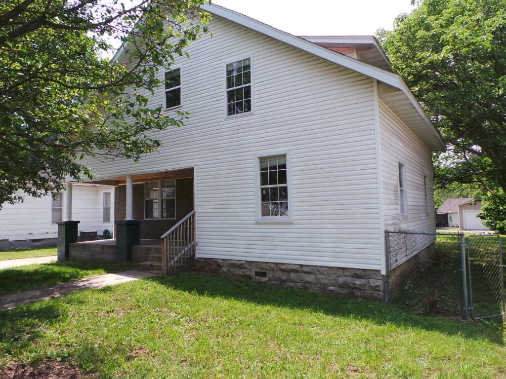 610 5th Street Monett, MO 65708 - Photo 1 of 1 Front