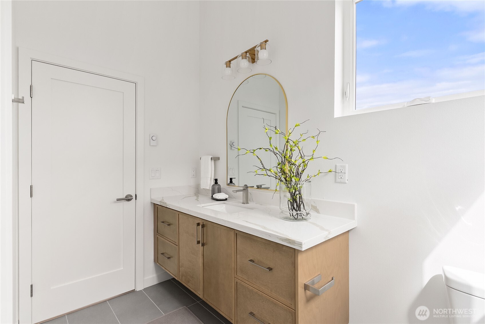 8863 Midvale Avenue North, Unit A Seattle, WA 98103 - Photo 29 of 38
