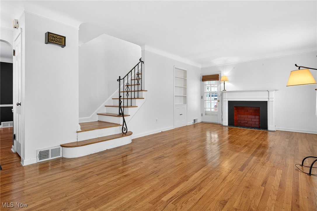 1078 Winston Road Cleveland, OH 44121 - Photo 6 of 47