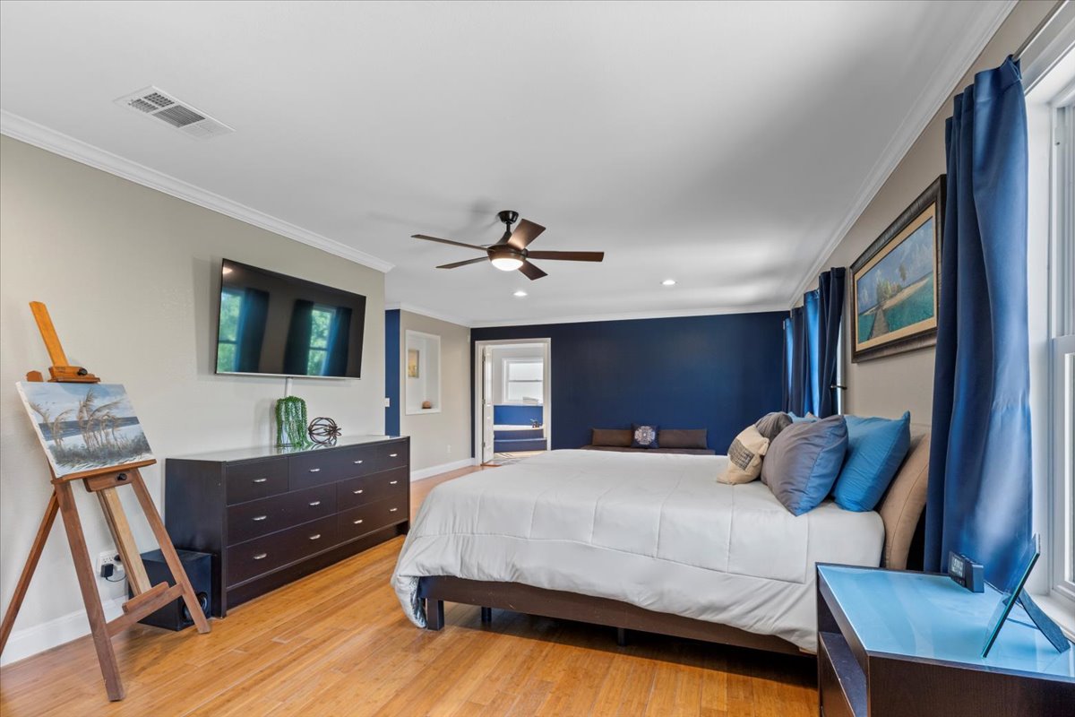 550 League Line Road Smithville, TX 78957 - Photo 22 of 40 a bedroom with a bed window and couch