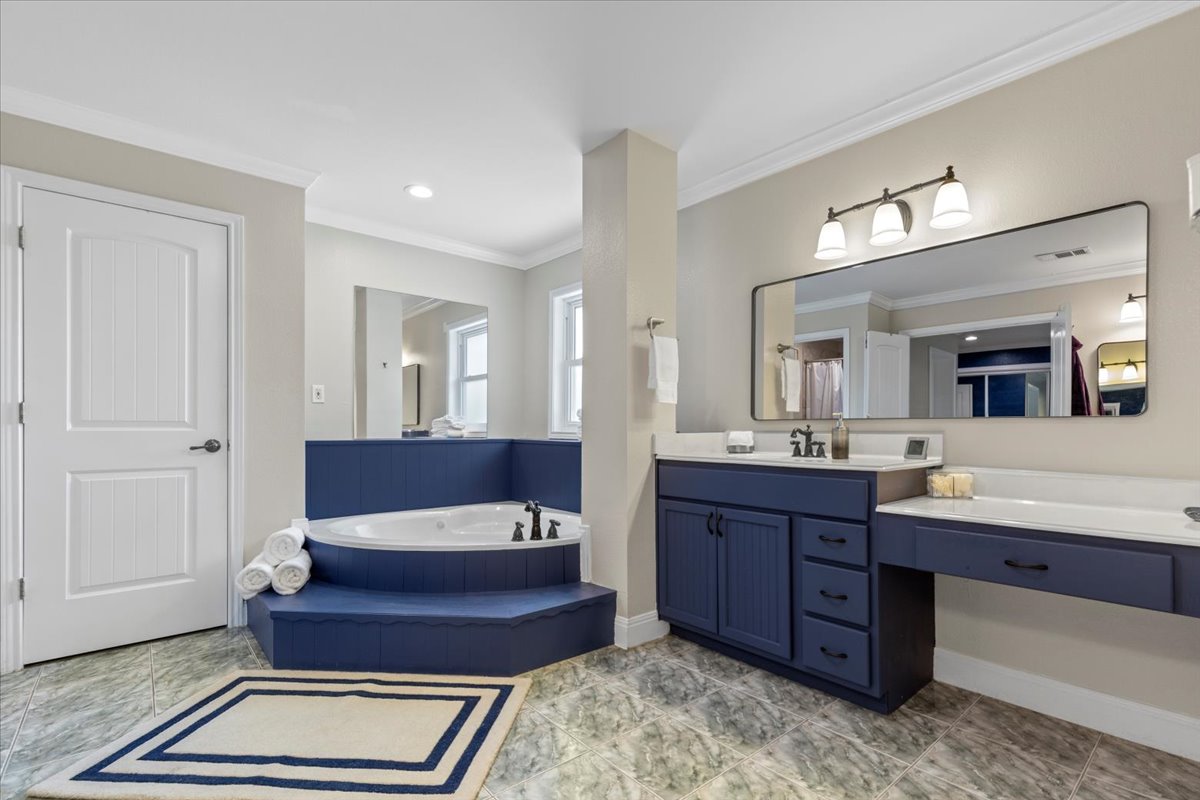 550 League Line Road Smithville, TX 78957 - Photo 24 of 40 a living room with a mirror and a wooden floor