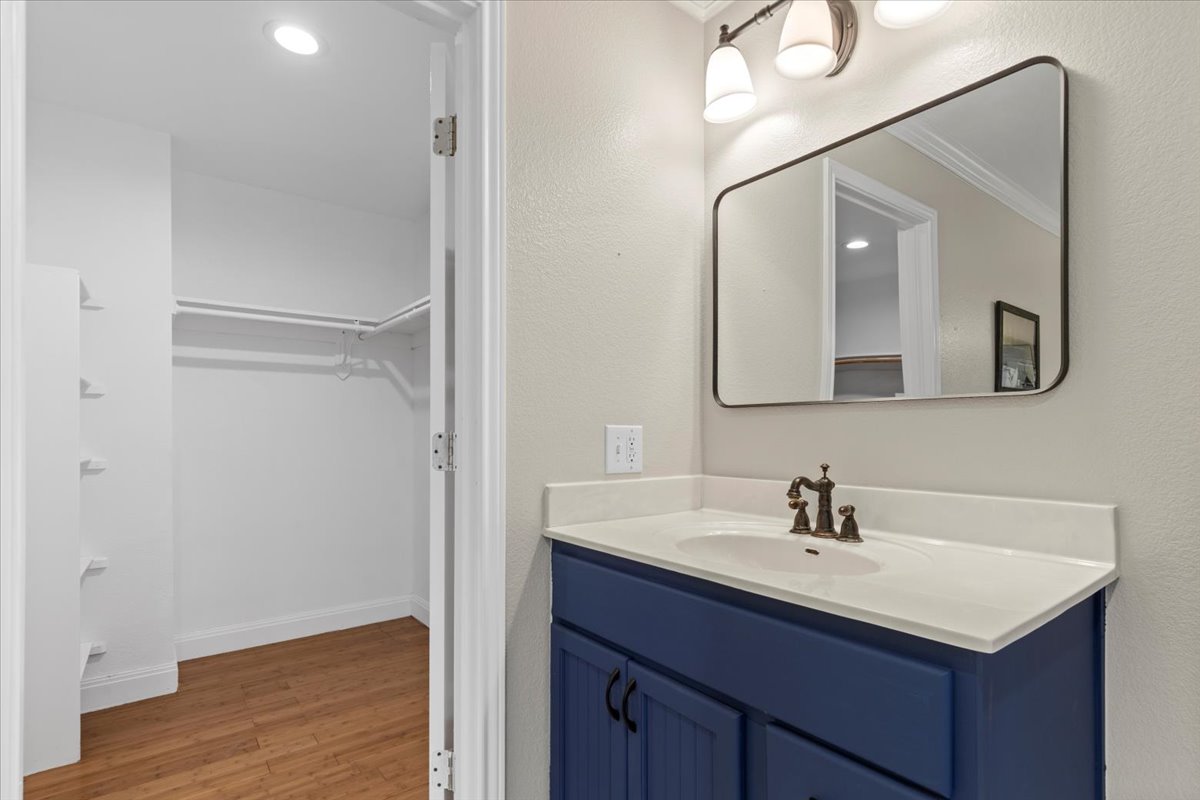 550 League Line Road Smithville, TX 78957 - Photo 25 of 40 a bathroom with a sink vanity and mirror