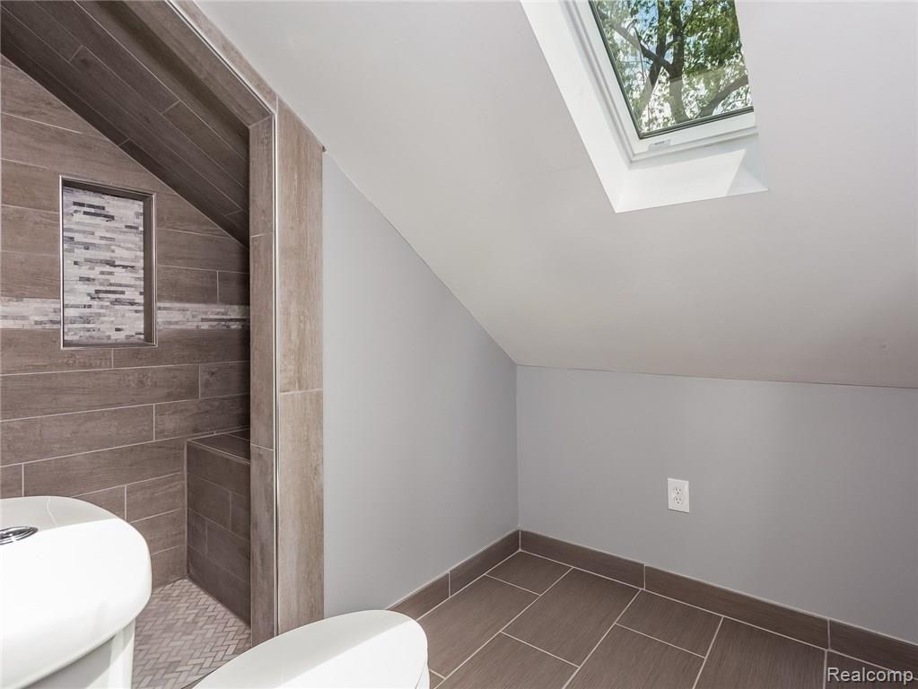 2211 Columbia Road Berkley, MI 48072 - Photo 27 of 44