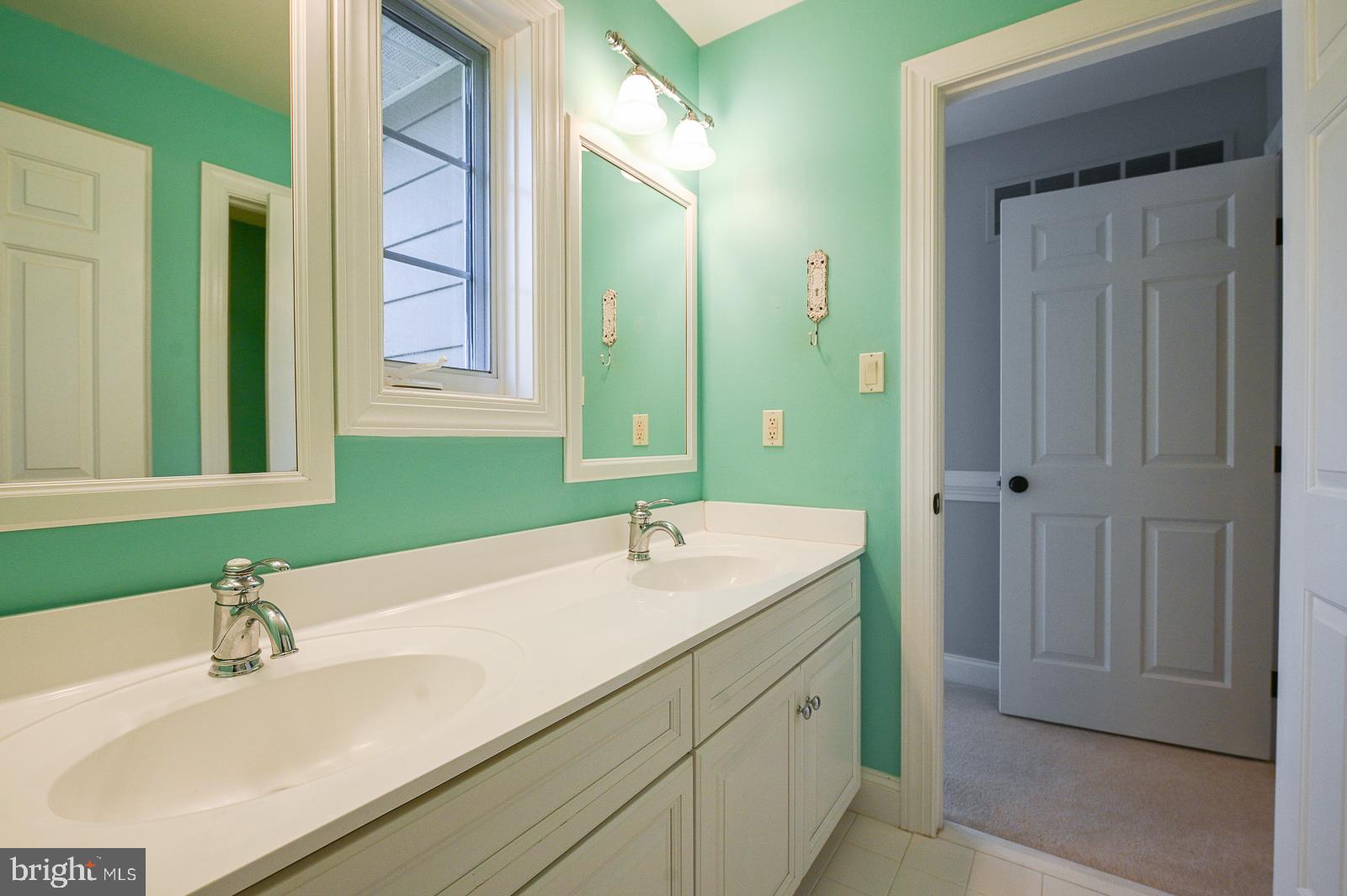 29 Fetters Mill Drive Malvern, PA 19355 - Photo 37 of 49 Jack & Jill Bathroom (shared by BR#4 & BR#5)