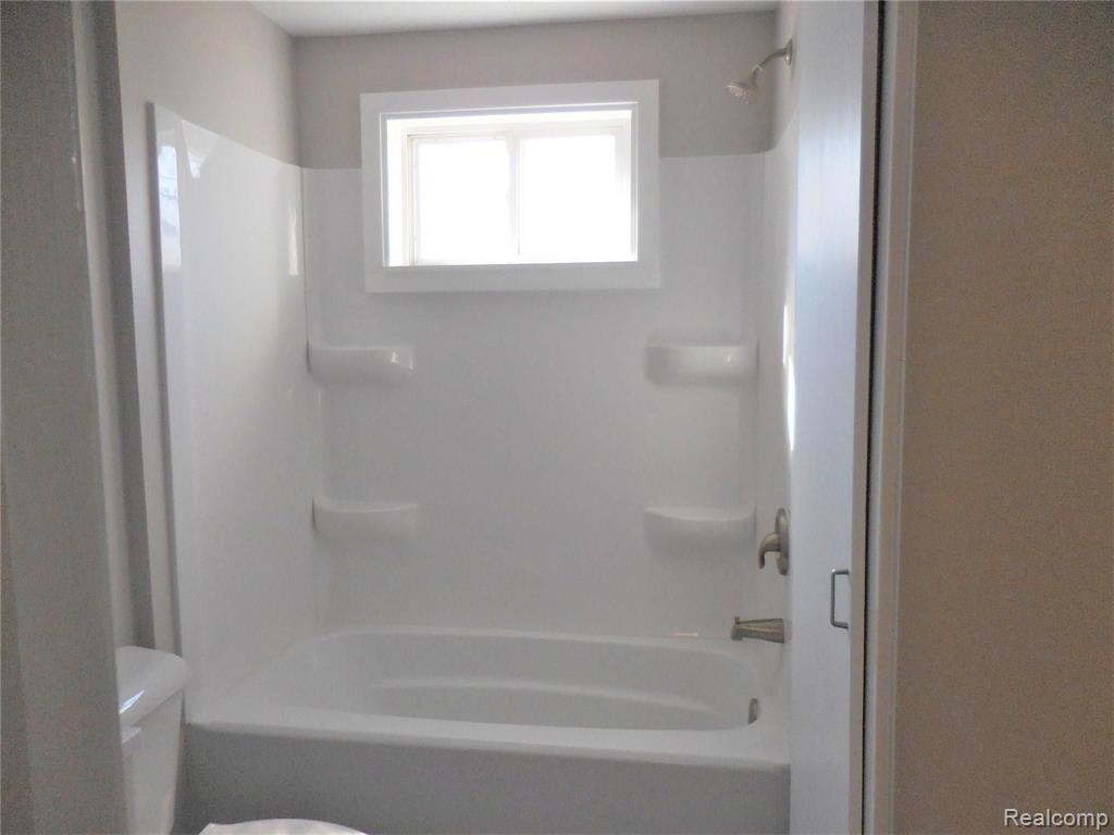 1111 West Reid Road Flint, MI 48507 - Photo 33 of 42