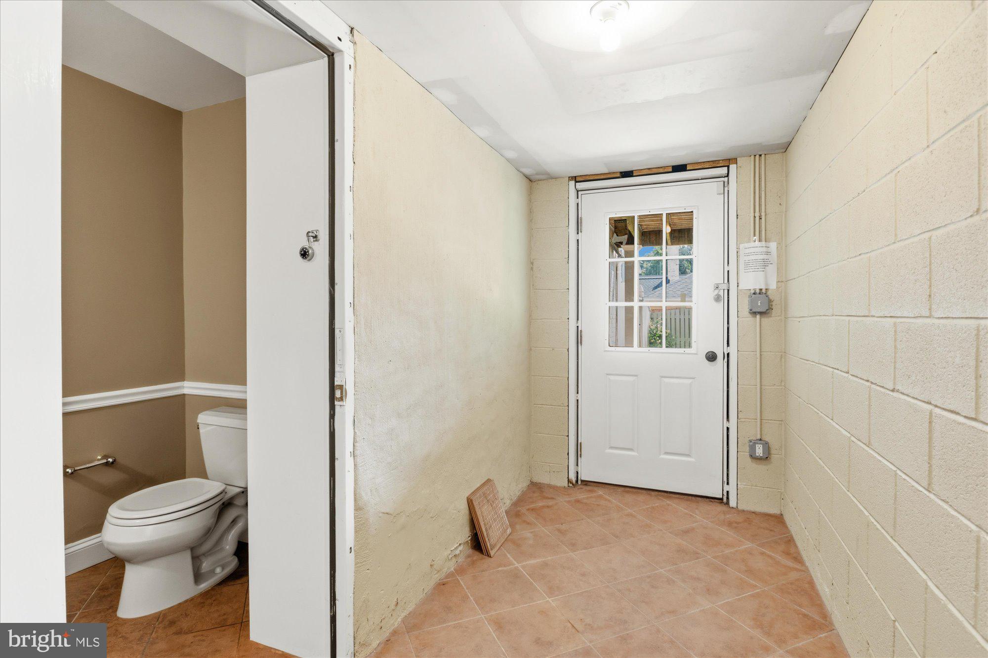 10019 Kendale Road Potomac, MD 20854 - Photo 55 of 64 Kids outside...come in shower? bathroom?