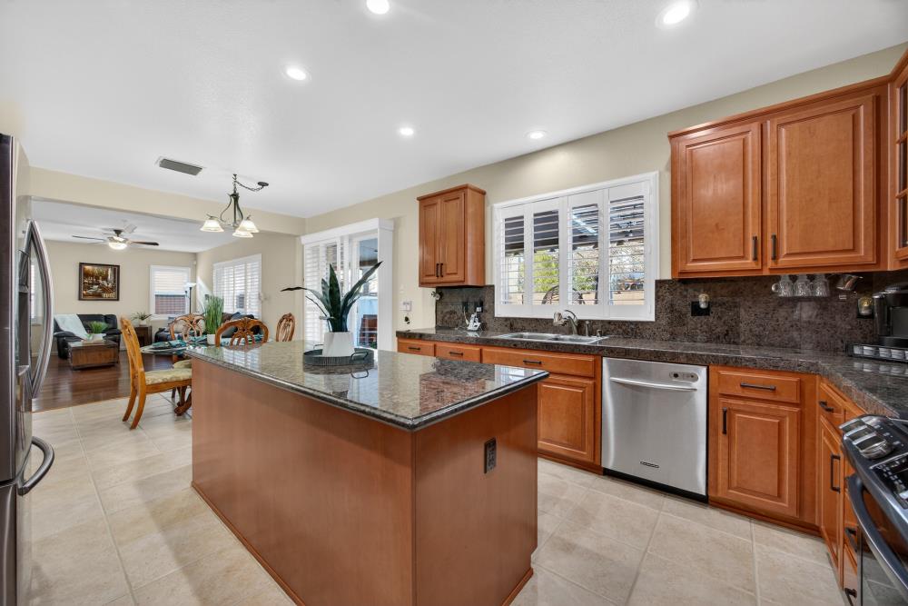 3670 Topaz Road West Sacramento, CA 95691 - Photo 4 of 97