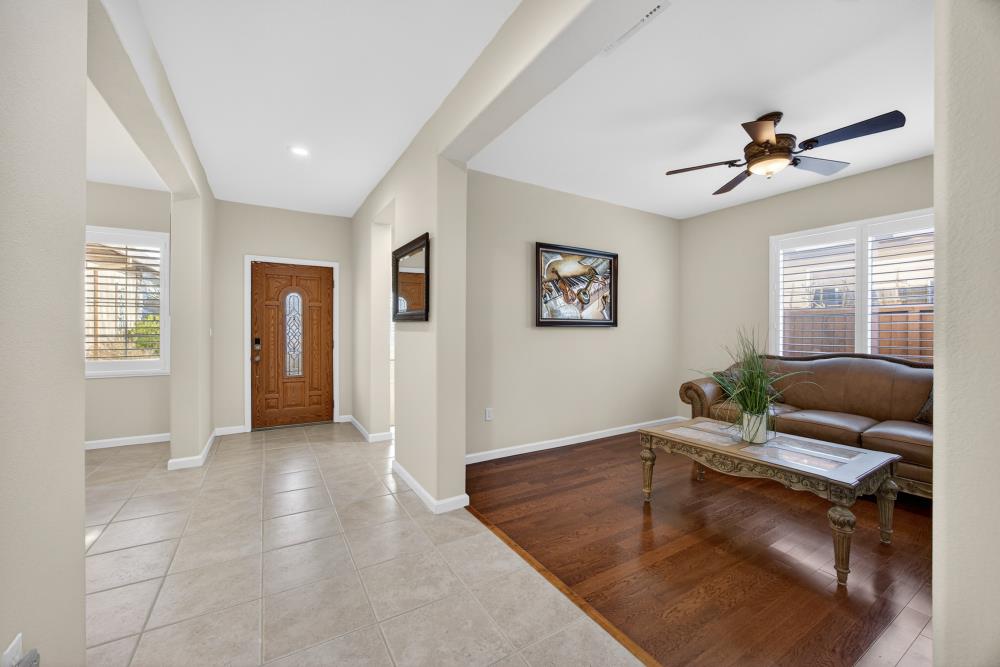3670 Topaz Road West Sacramento, CA 95691 - Photo 61 of 97 a living room with furniture