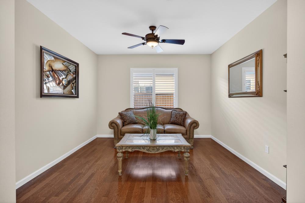 3670 Topaz Road West Sacramento, CA 95691 - Photo 66 of 97 a living room with couches and a potted plant