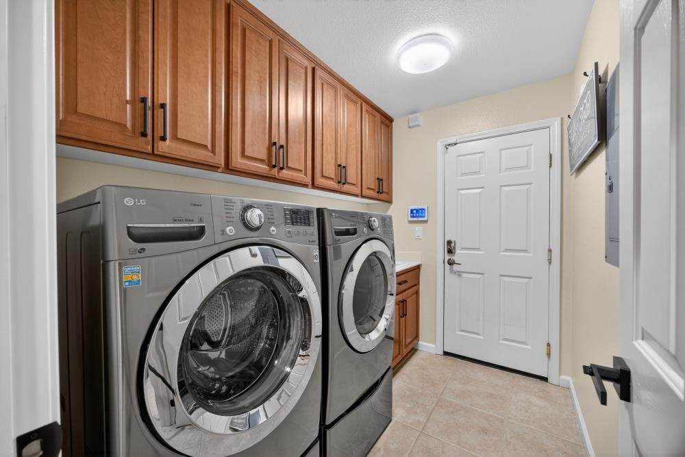 3670 Topaz Road West Sacramento, CA 95691 - Photo 9 of 97 a utility room with dryer and washer