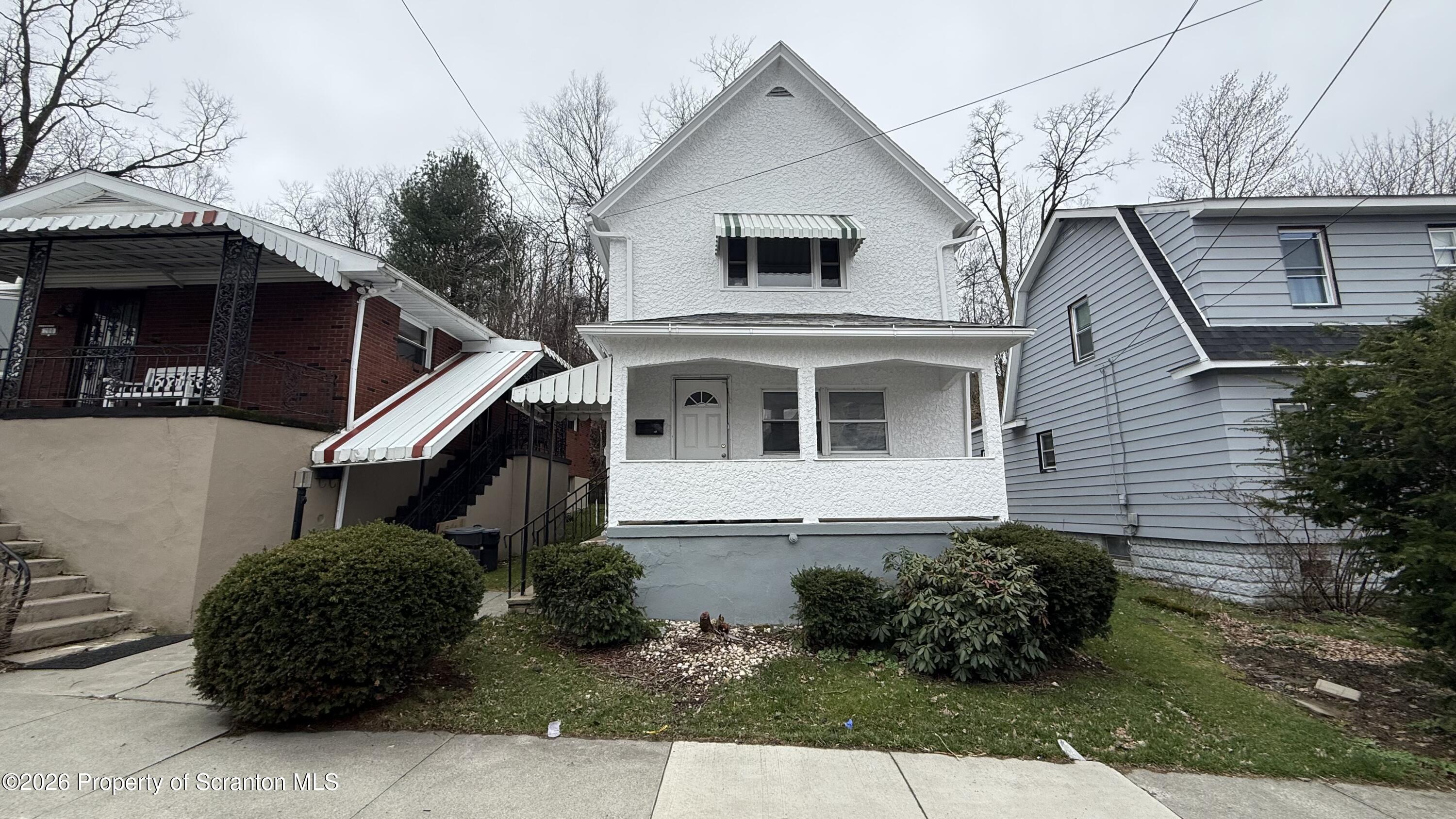 140 Sand Street Dunmore, PA 18510 - Photo 3 of 12 IMG_2245