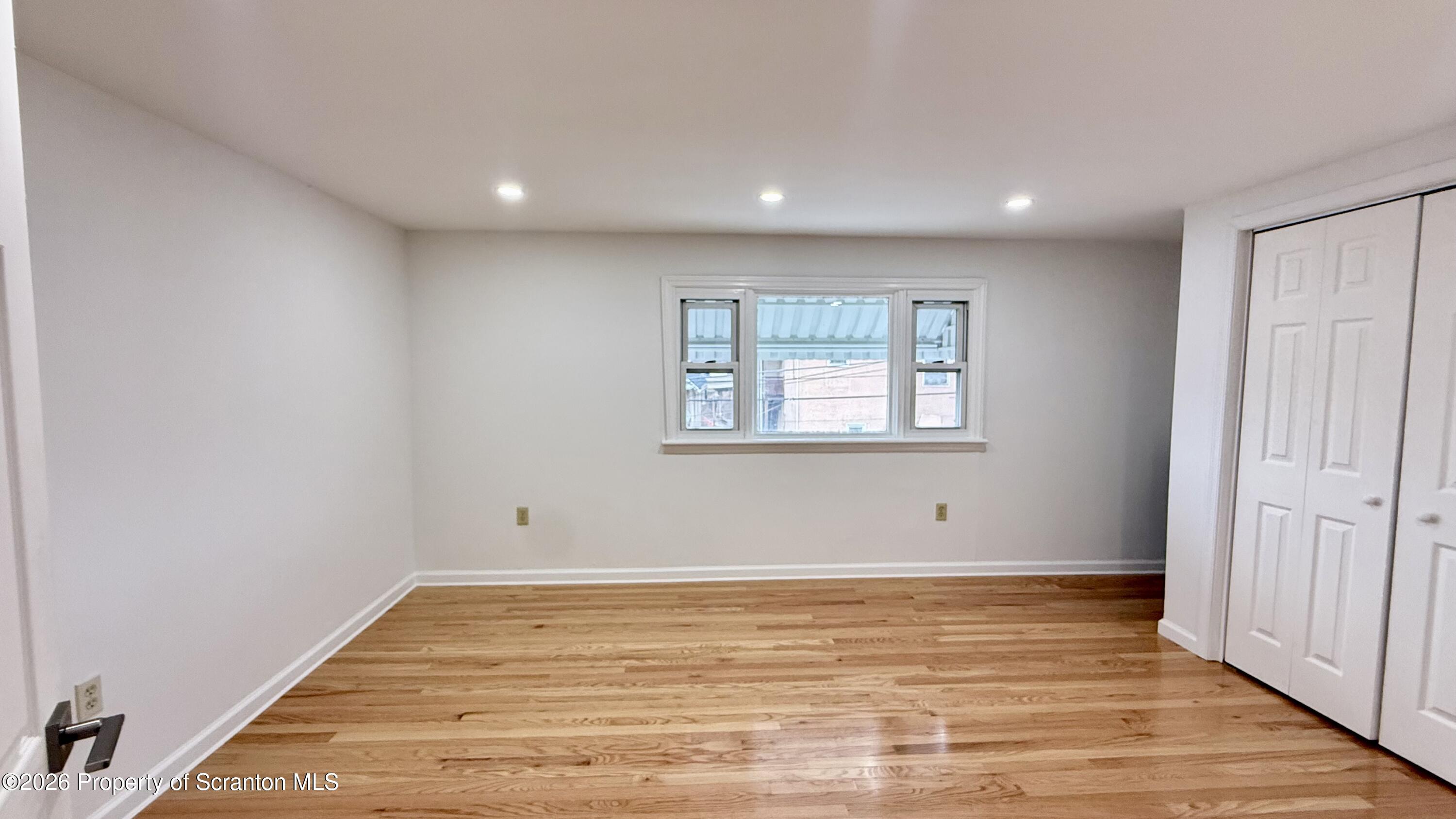 140 Sand Street Dunmore, PA 18510 - Photo 7 of 12 IMG_2257