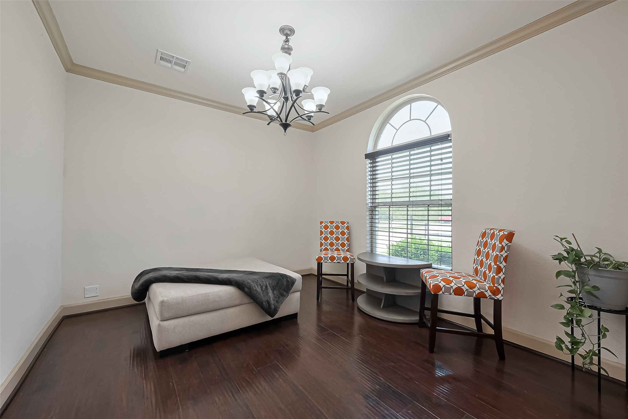 4810 Dubuque Parkway Rosharon, TX 77583 - Photo 11 of 45 a living room with furniture and a chandelier