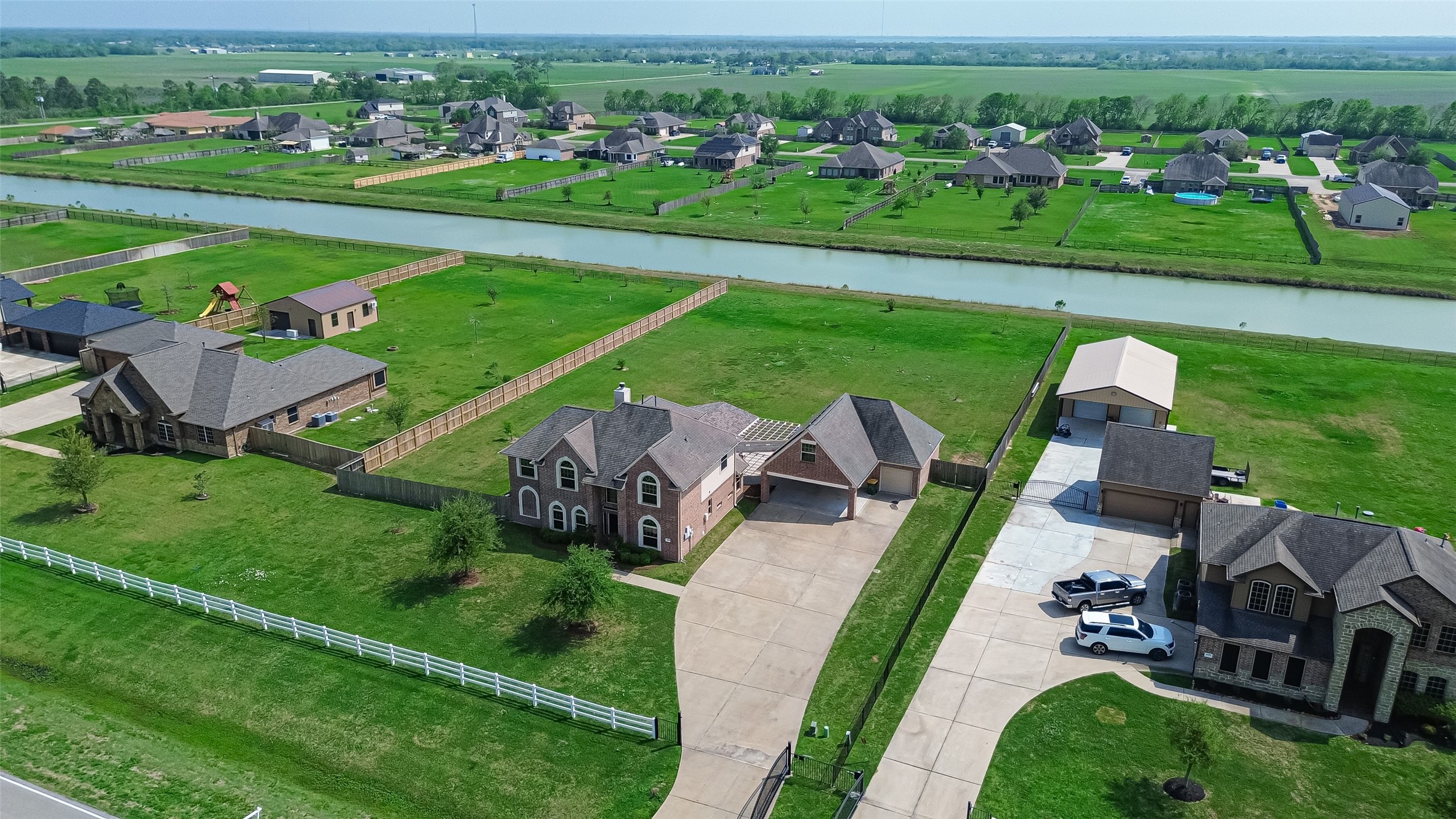 4810 Dubuque Parkway Rosharon, TX 77583 - Photo 40 of 45 an aerial view of a house with garden