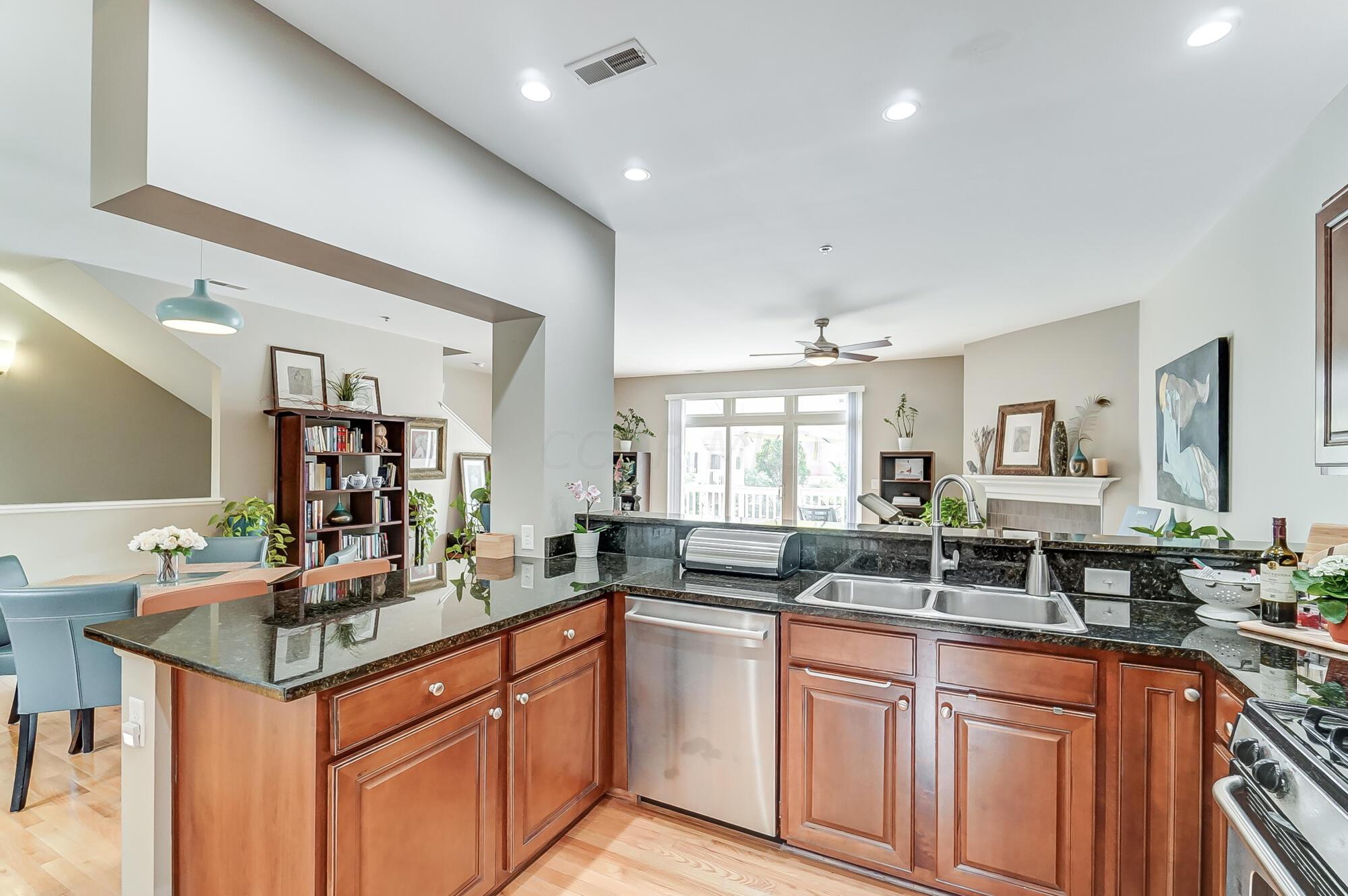 1756 Ridgecliff Road Upper Arlington, OH 43221 - Photo 11 of 55 So much counter space for meal prep!