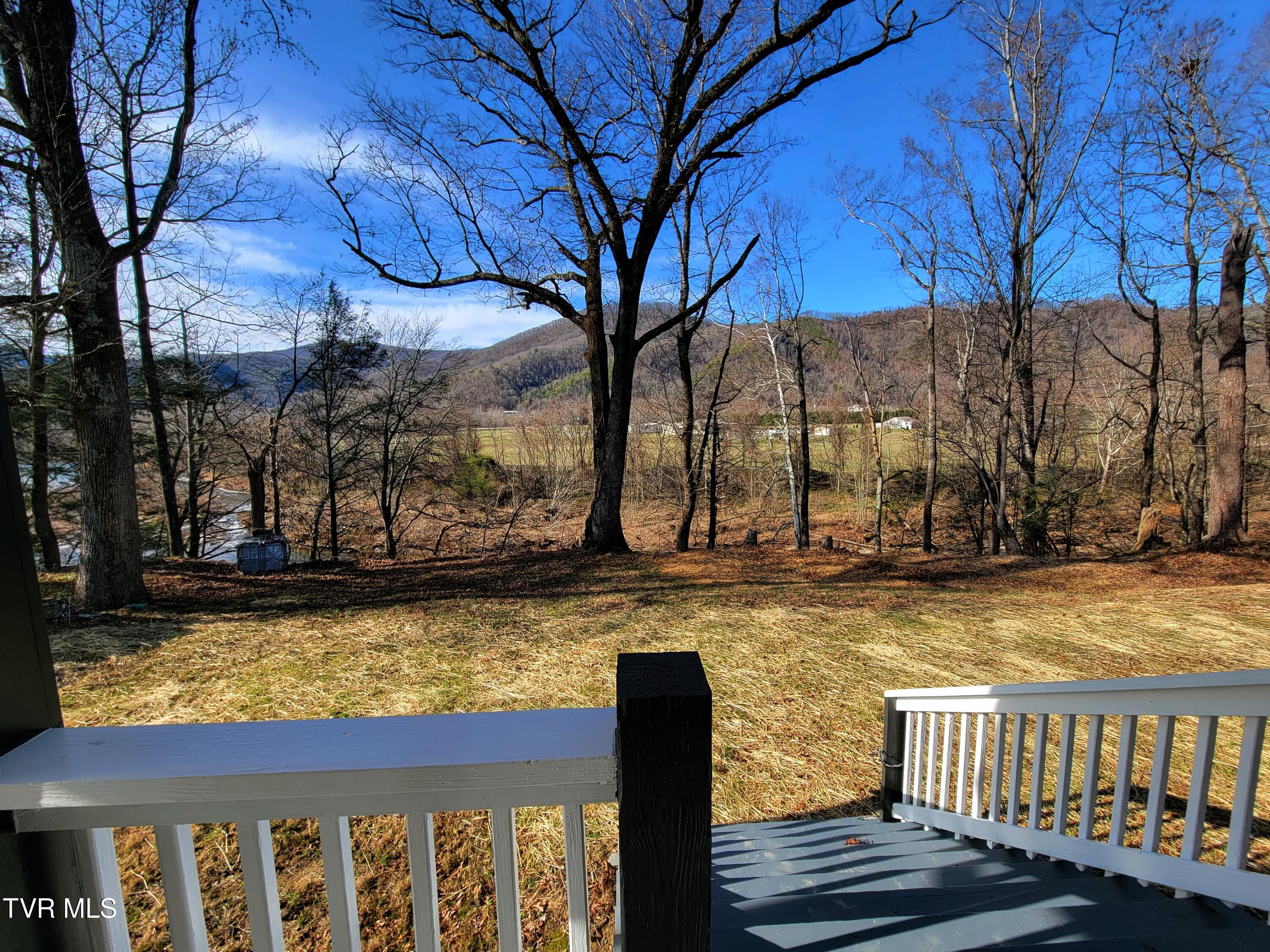 109 Carey Lane, Unit 5 Erwin, TN 37650 - Photo 8 of 22 20221219_135148
