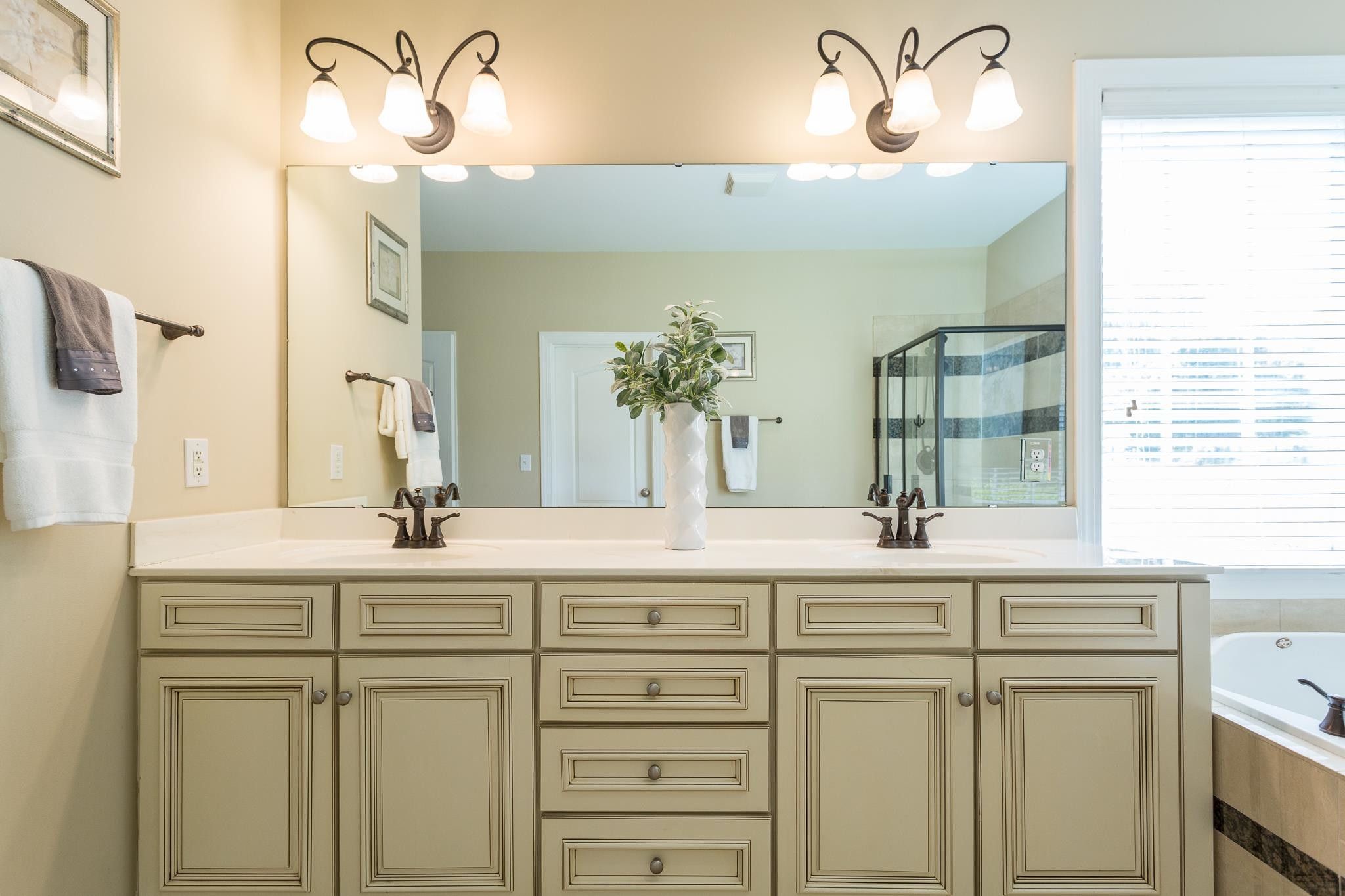 10009 Darling Street Raleigh, NC 27613 - Photo 20 of 35 Ensuite Bath