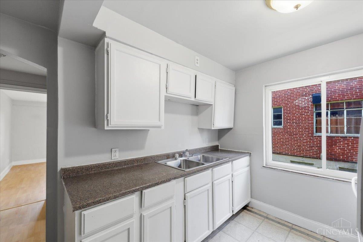 7758 Stillwell Road Cincinnati, OH 45237 - Photo 8 of 17
