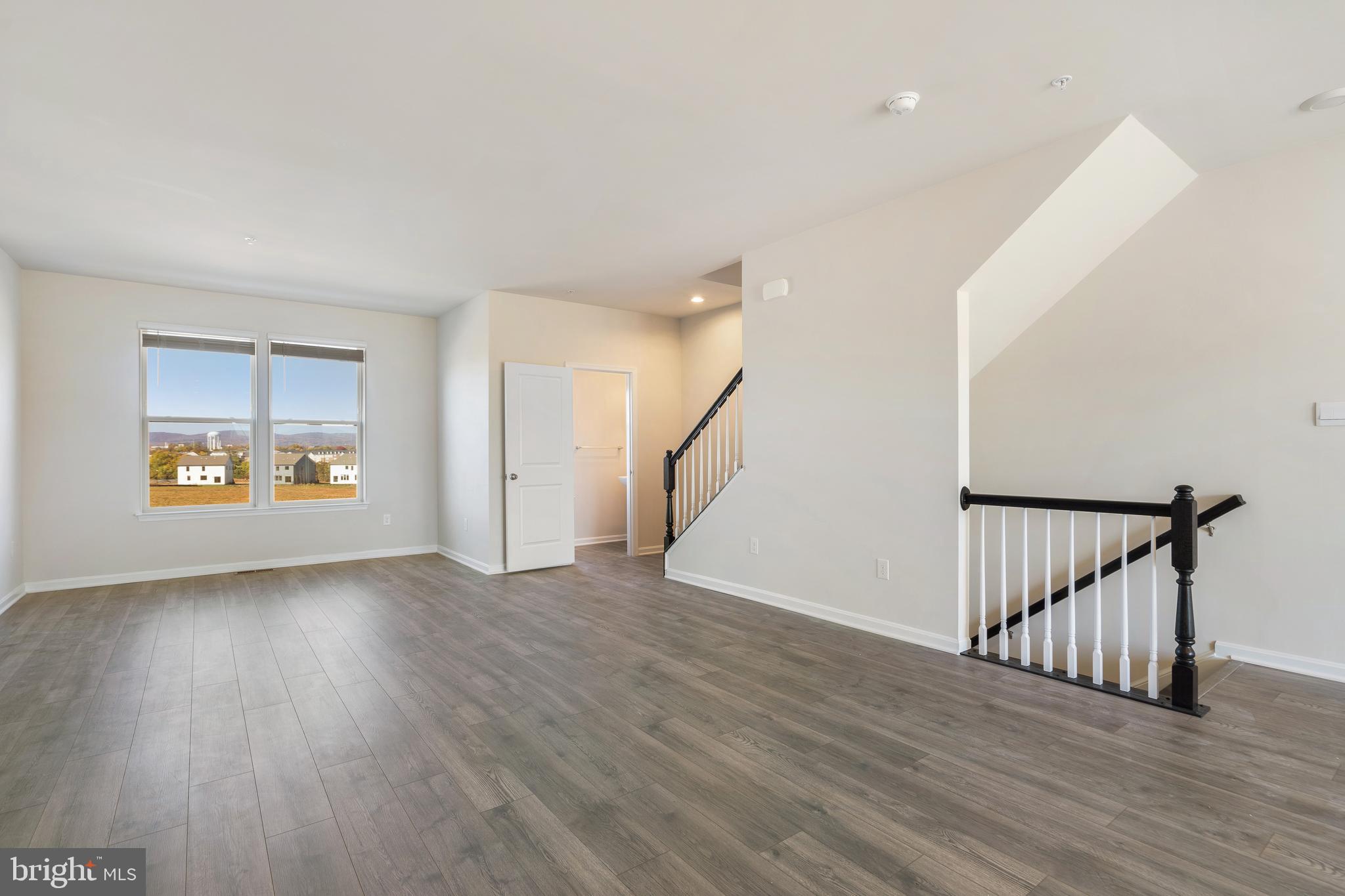 760 Union Street Frederick, MD 21701 - Photo 5 of 33 Living Room View#3