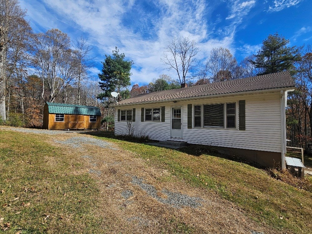 2104 Fulton Road Independence, VA 24348 - Photo 4 of 19 Gallery Image 4