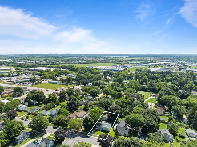 $329,900 | 1208 Barnes Street, Delavan, WI 53115