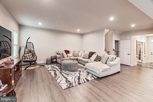 $570,000 | 604 Longleaf Drive, Newark, DE 19702