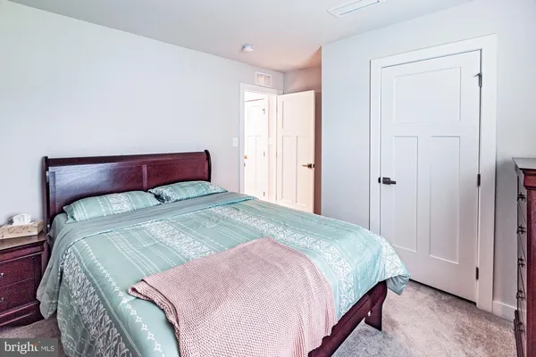 $570,000 | 604 Longleaf Drive, Newark, DE 19702