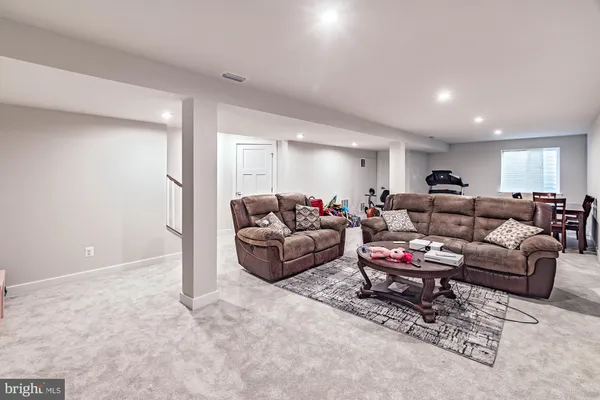 $570,000 | 604 Longleaf Drive, Newark, DE 19702