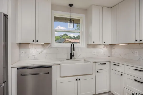 $825,000 | 16892 Oakwood Drive, Flint, TX 75762