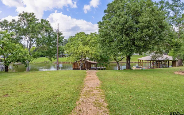 $825,000 | 16892 Oakwood Drive, Flint, TX 75762