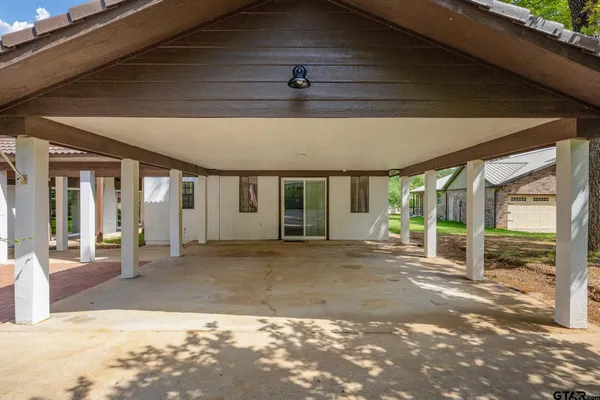 $825,000 | 16892 Oakwood Drive, Flint, TX 75762