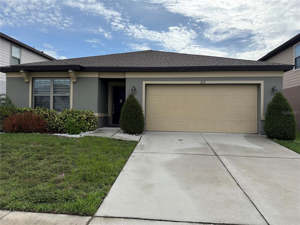 619 Citrus Isle Boulevard Davenport, FL 33837 - Photo 2 of 21 a front view of house with yard