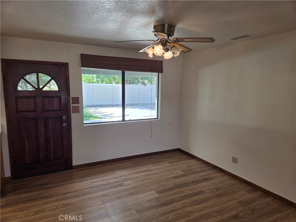 13881 Jicarilla Road Apple Valley, CA 92307 - Photo 3 of 30
