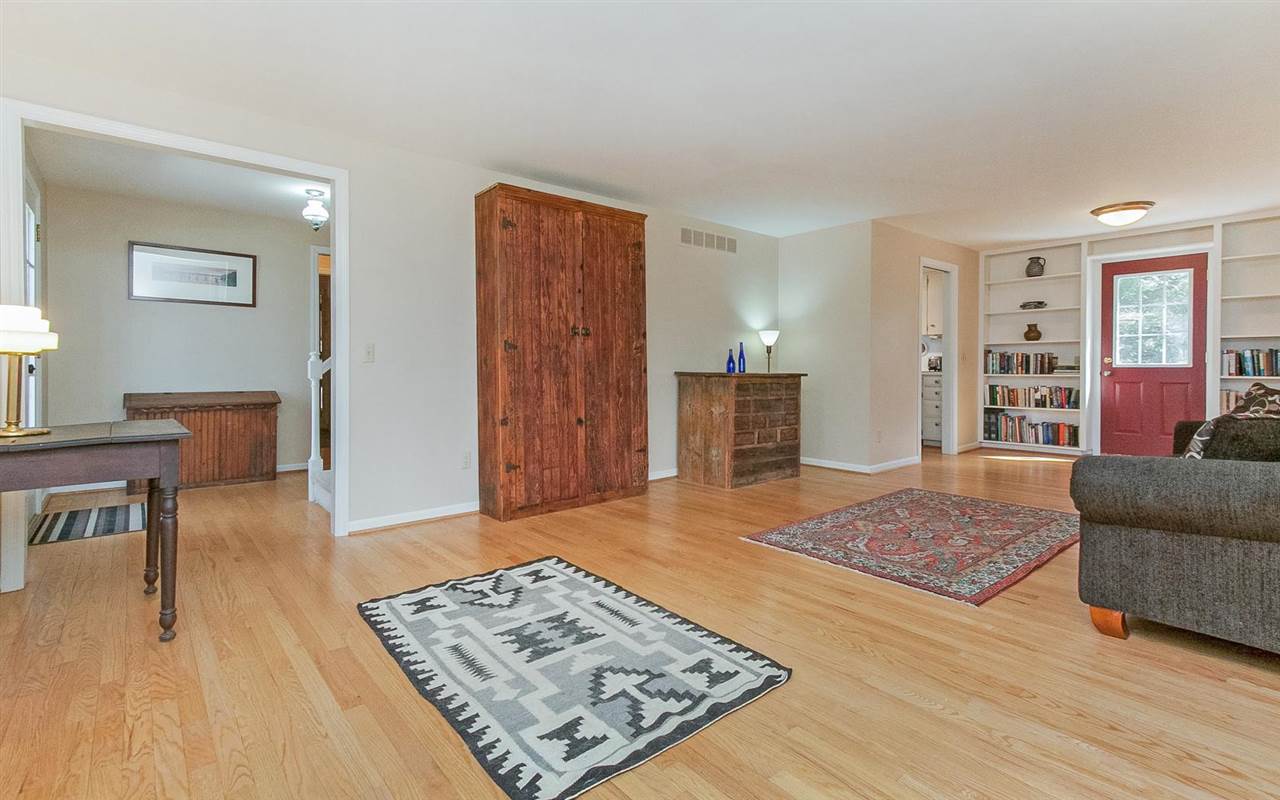 2041 Rochester Court Iowa City, IA 52245 - Photo 4 of 25 Gallery Image 4