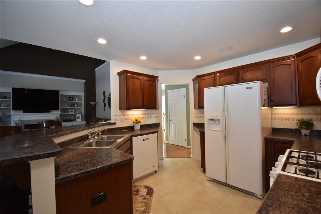 230 Woodsview Drive Webster, NY 14580 - Photo 17 of 45