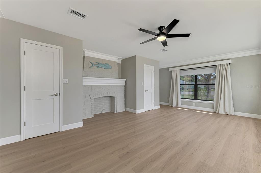 1822 Riverside Drive East Bradenton, FL 34208 - Photo 20 of 46 a view of empty room with wooden floor and ceiling fan
