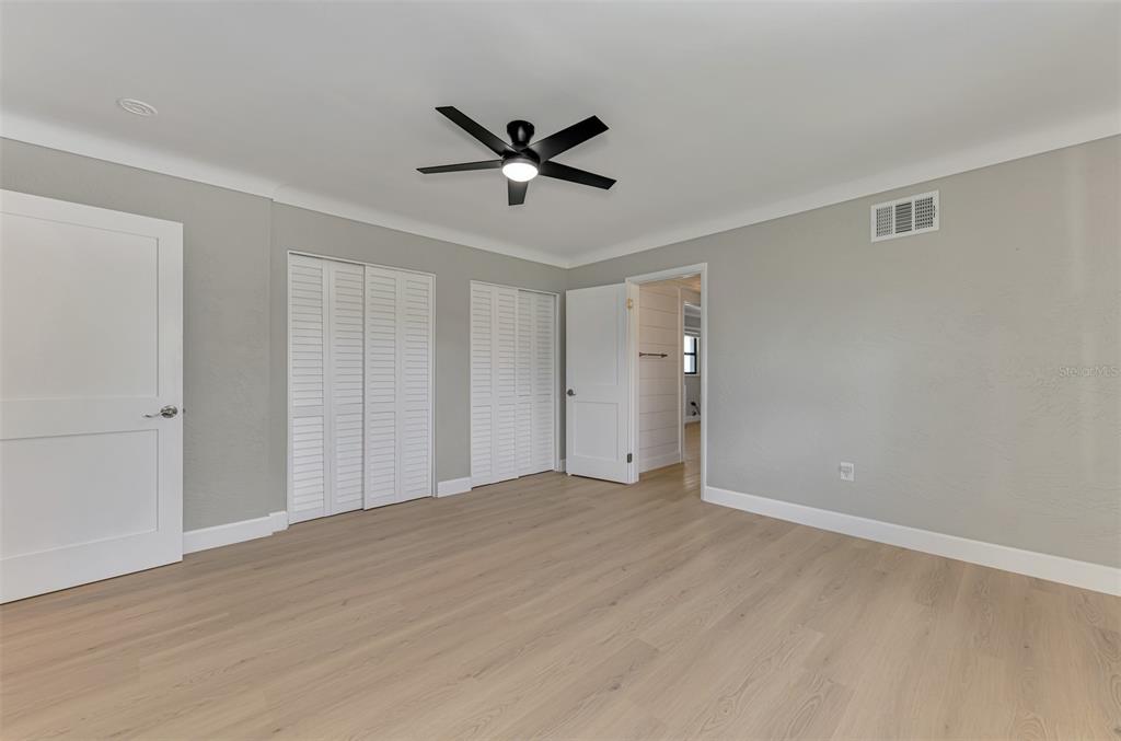 1822 Riverside Drive East Bradenton, FL 34208 - Photo 32 of 46 a view of empty room with wooden floor and ceiling fan