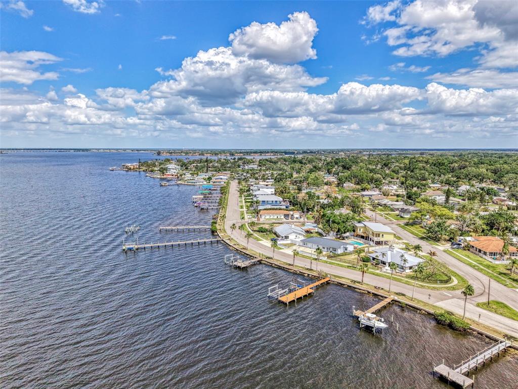 1822 Riverside Drive East Bradenton, FL 34208 - Photo 44 of 46 a view of a terrace