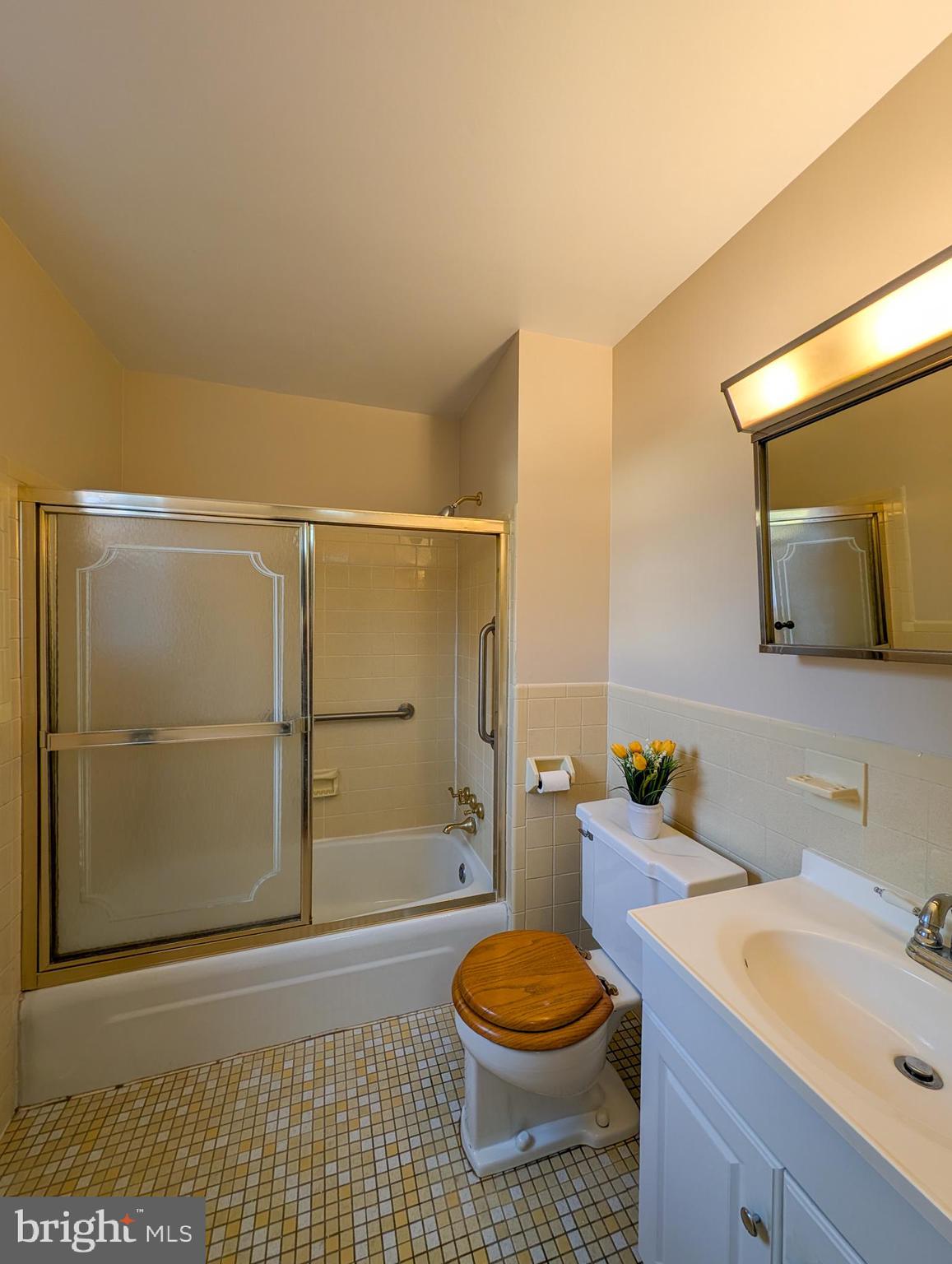 3413 Canberra Street Silver Spring, MD 20904 - Photo 26 of 29 Second Floor Full Bath