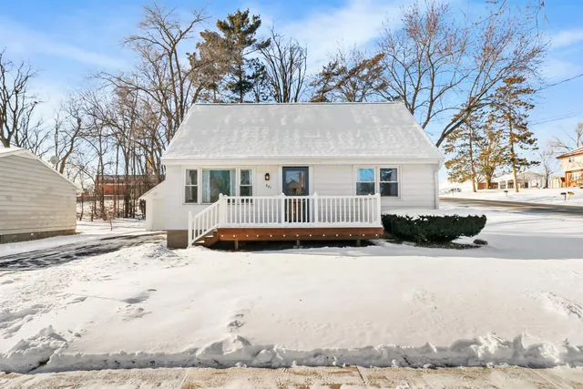 $245,000 | 321 West Mulberry Street, Baraboo, WI 53913