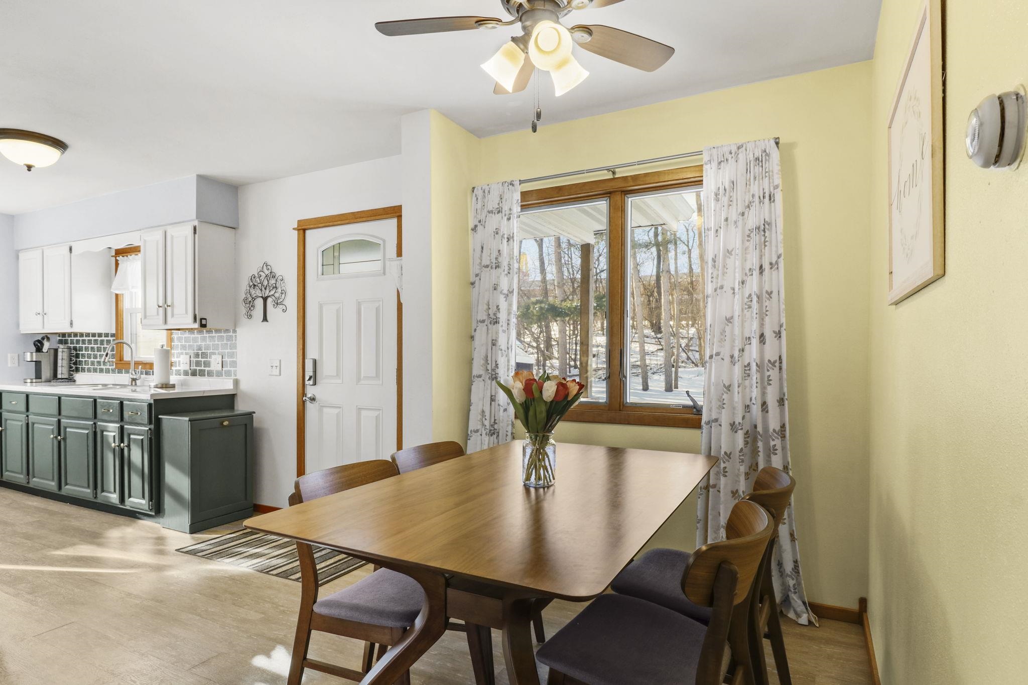 321 West Mulberry Street Baraboo, WI 53913 - Photo 11 of 27