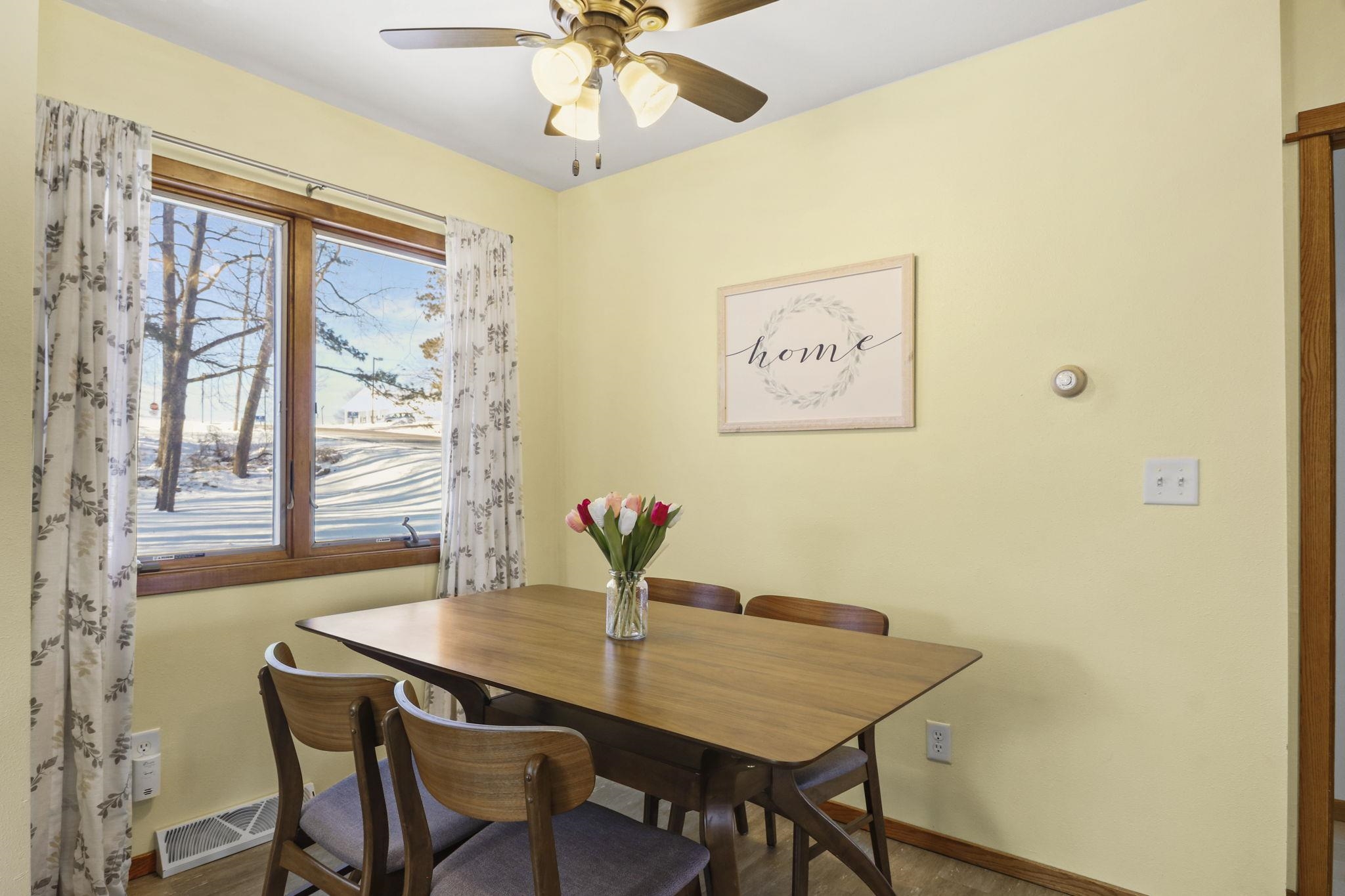 321 West Mulberry Street Baraboo, WI 53913 - Photo 12 of 27