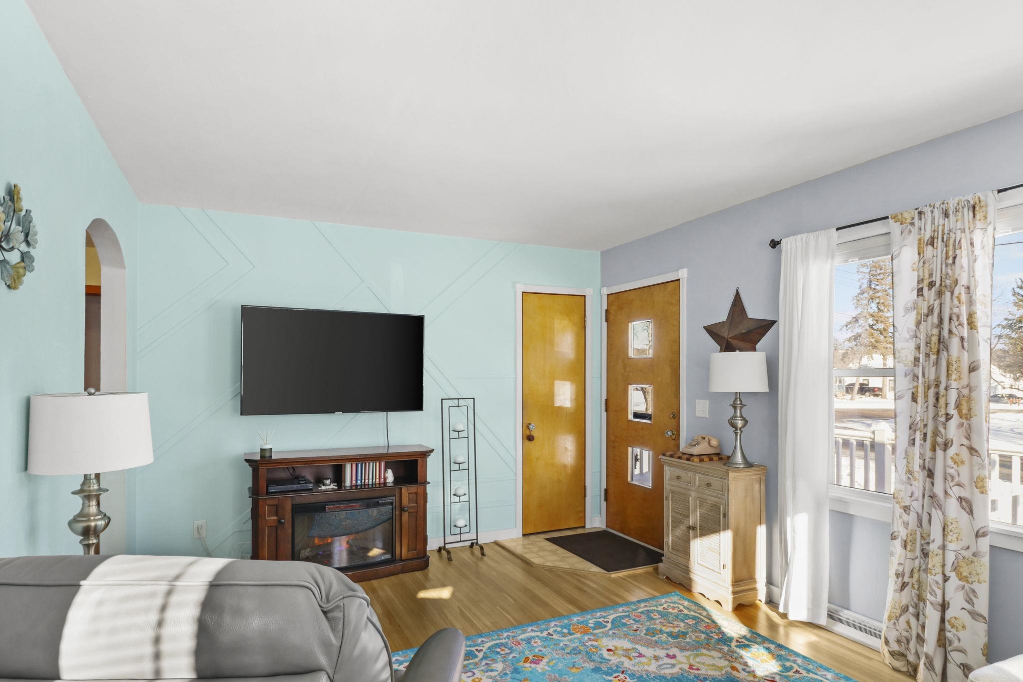 321 West Mulberry Street Baraboo, WI 53913 - Photo 5 of 27