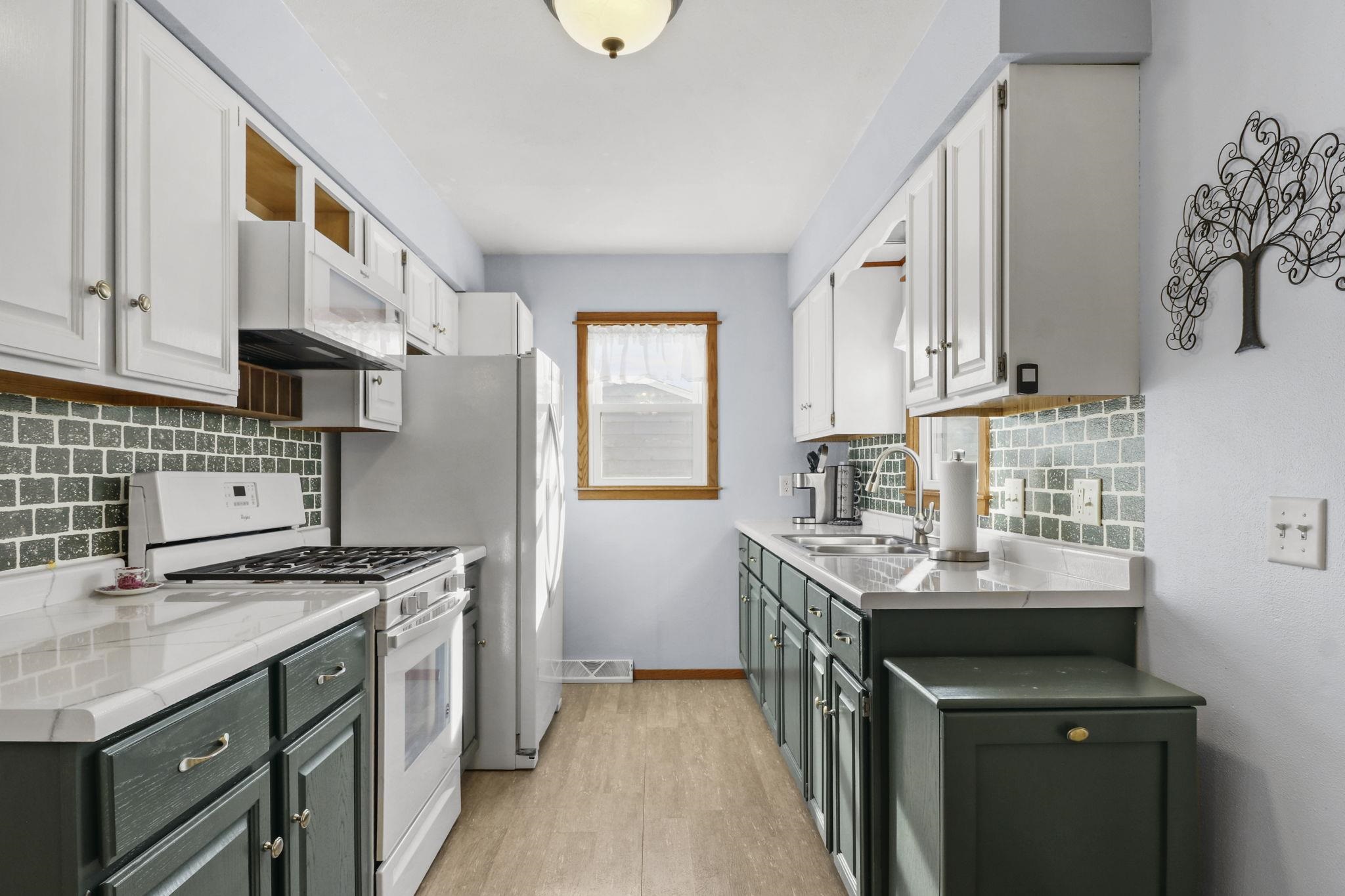 321 West Mulberry Street Baraboo, WI 53913 - Photo 6 of 27